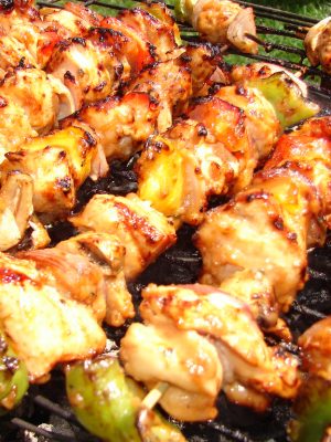 Brochettes de poulet mariné au citron et yaourt à la grecque