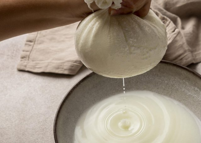 égouttage du fromage blanc