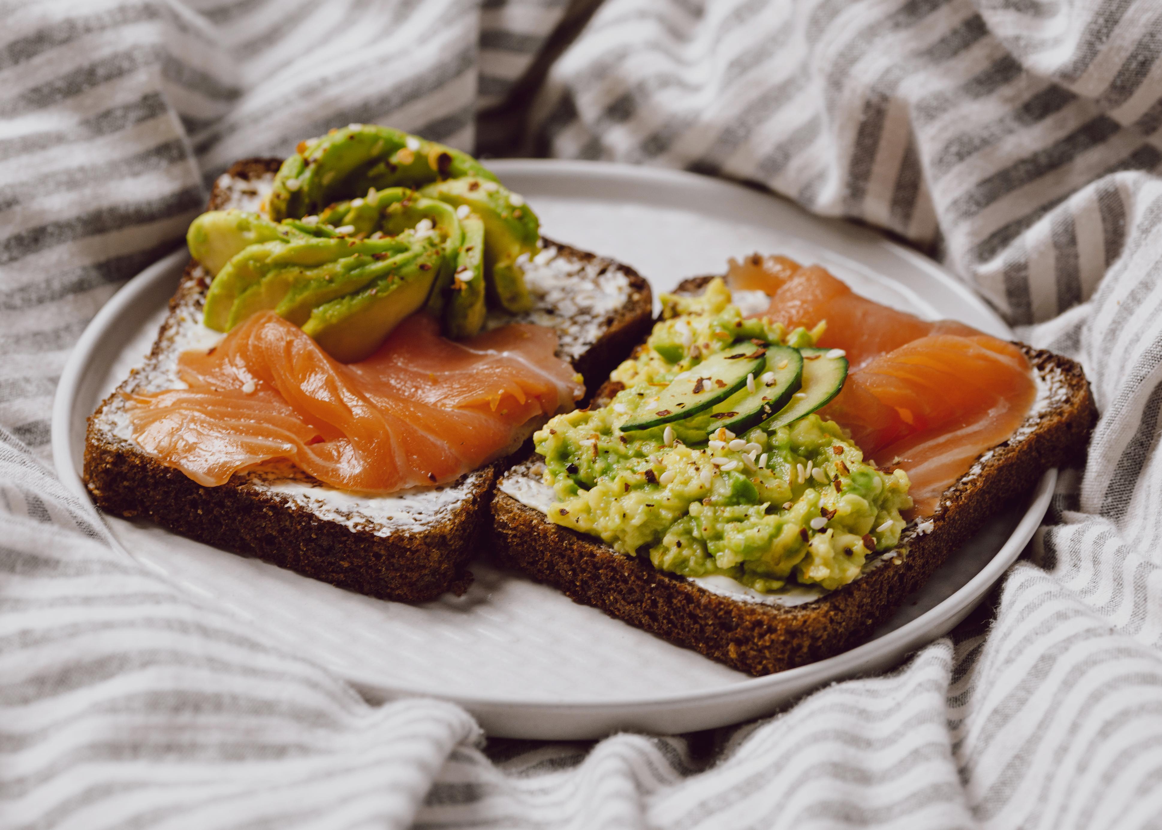 toast saumon avocat - recette printanière